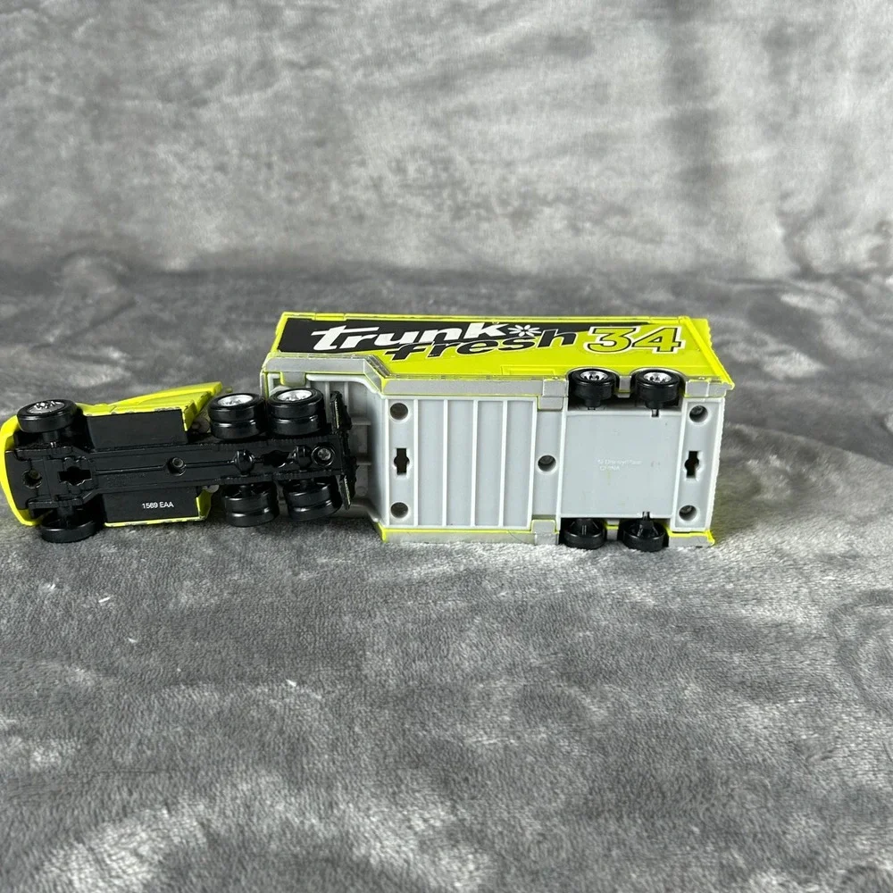 Disney Pixar Cars Trunk Fresh Hauler 34 Diecast Semi Truck Trailer Lime Green